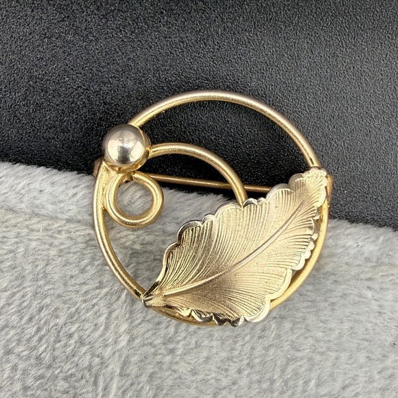 Celart Jewelry - Vintage Gold Filled‎ Brooch Leaf 12K Gold Filled Signed Celart
